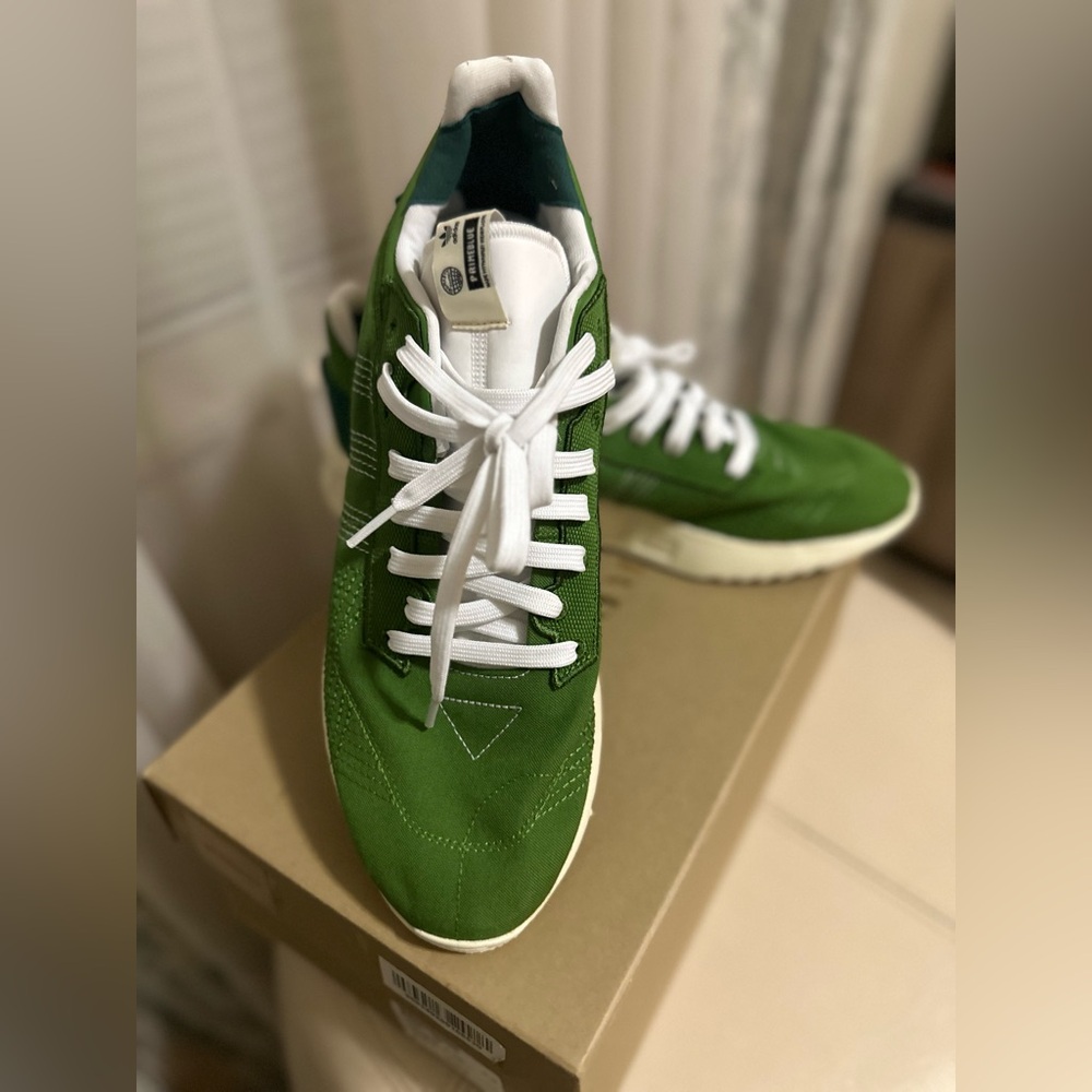 Men’s Adidas sneakers